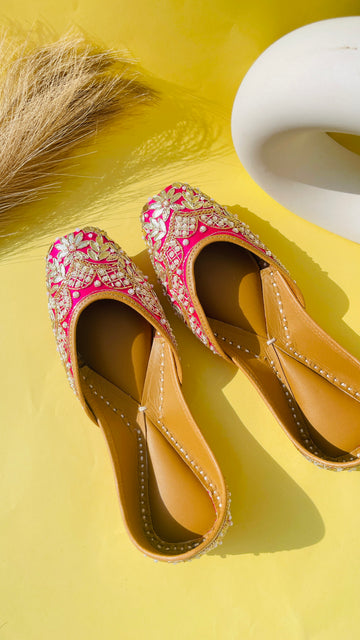 Royal Radiance: Rani Pink Heritage Jutti