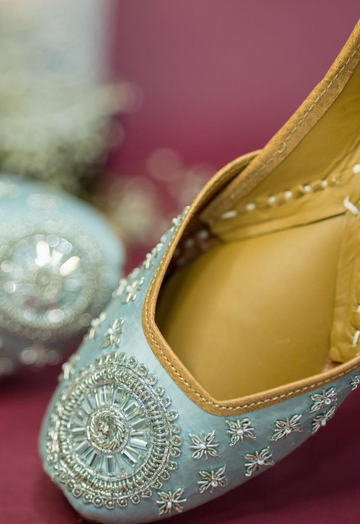 Glimmer Grey: Mirror Charm Jutti