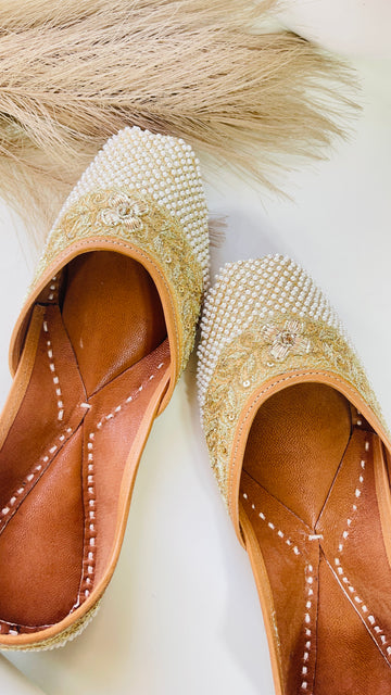 Golden Pearl Embroidered Punjabi Jutti