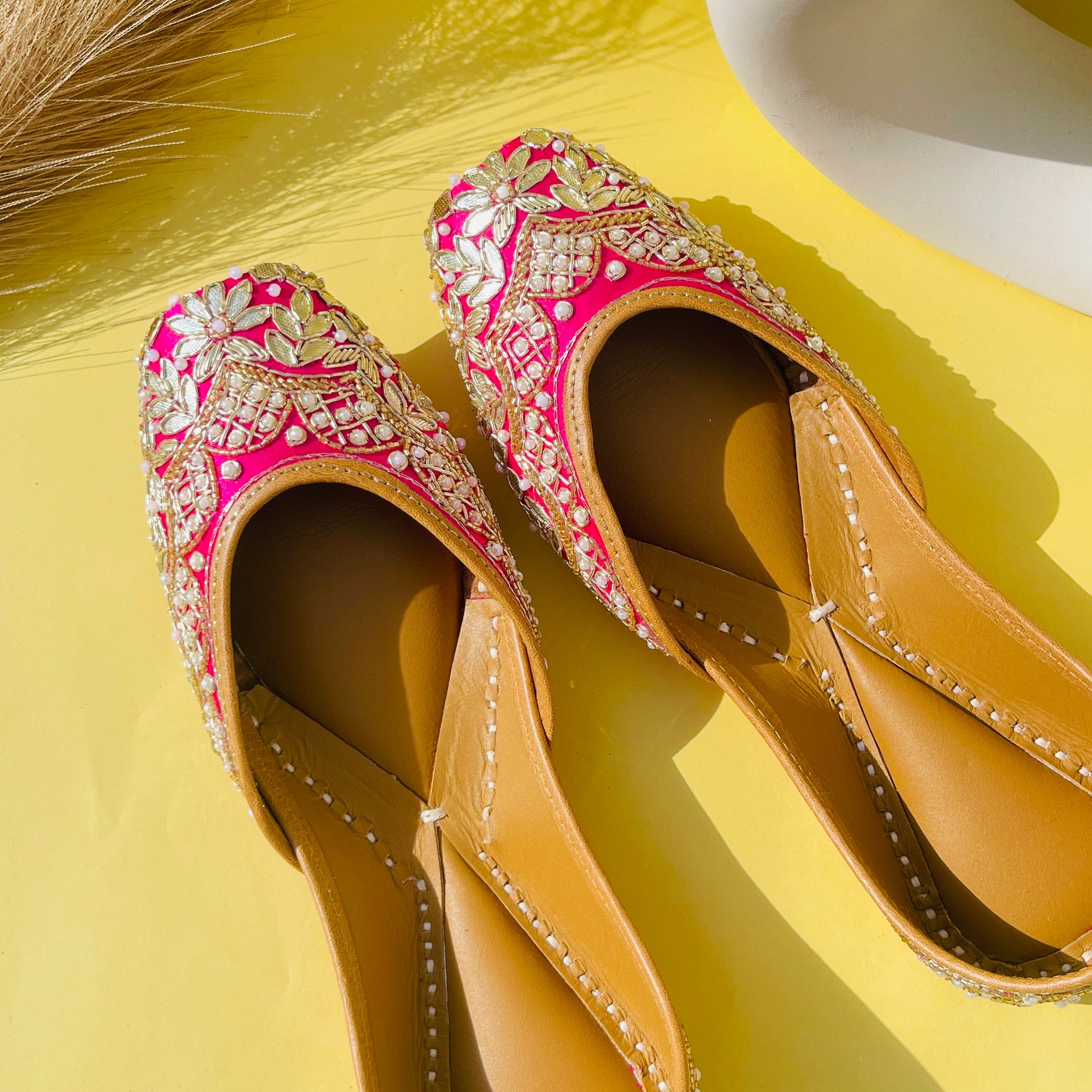 Royal Radiance: Rani Pink Heritage Jutti