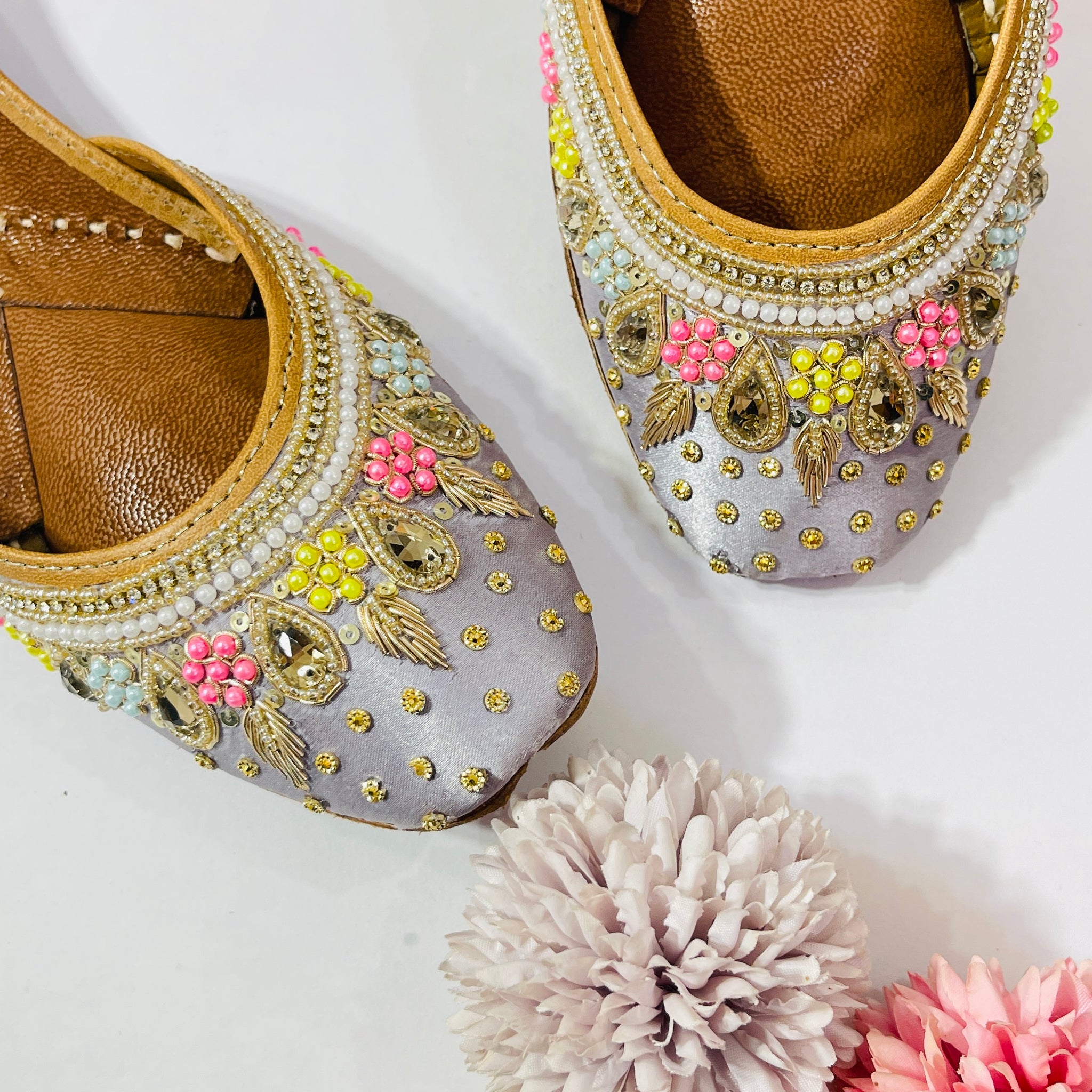 Pearl Glow~Radiant Charm Jutti