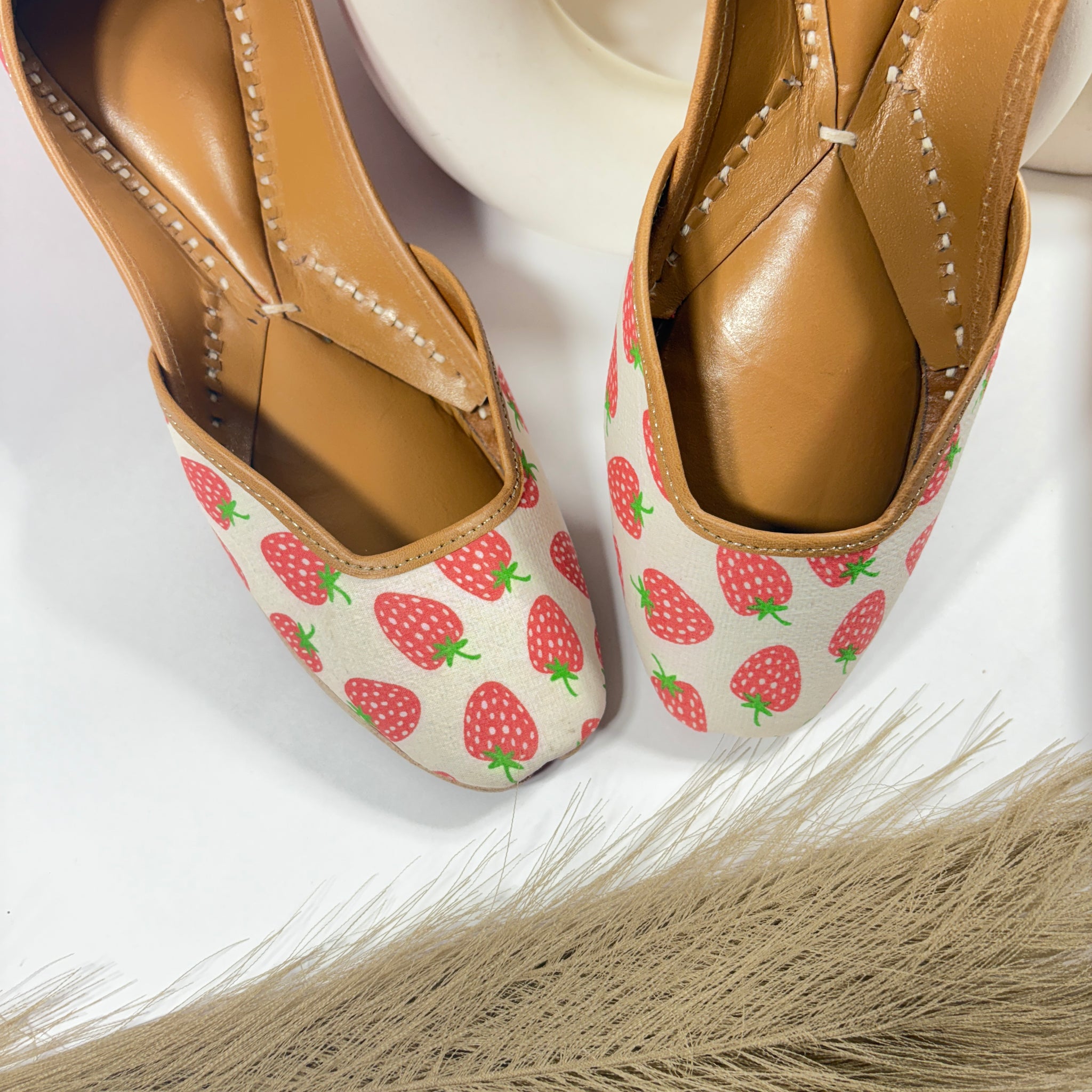 Sweet & Chic~Strawberry Juttis