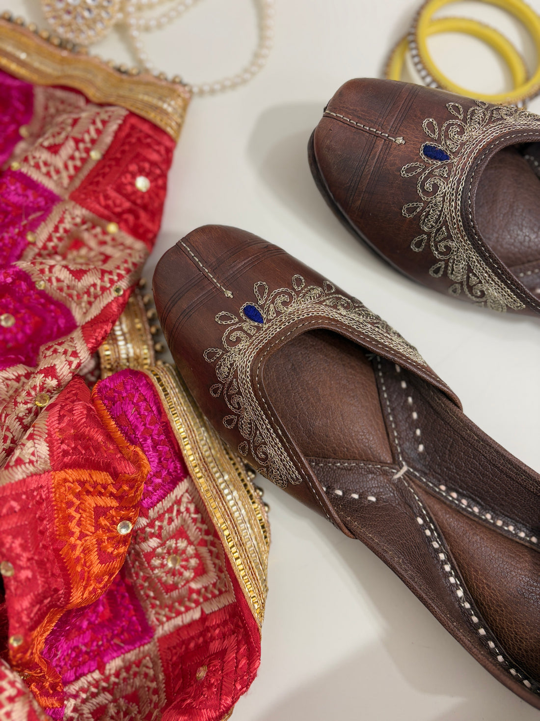 Classic Brown Elegance: Handcrafted Leather Juttis