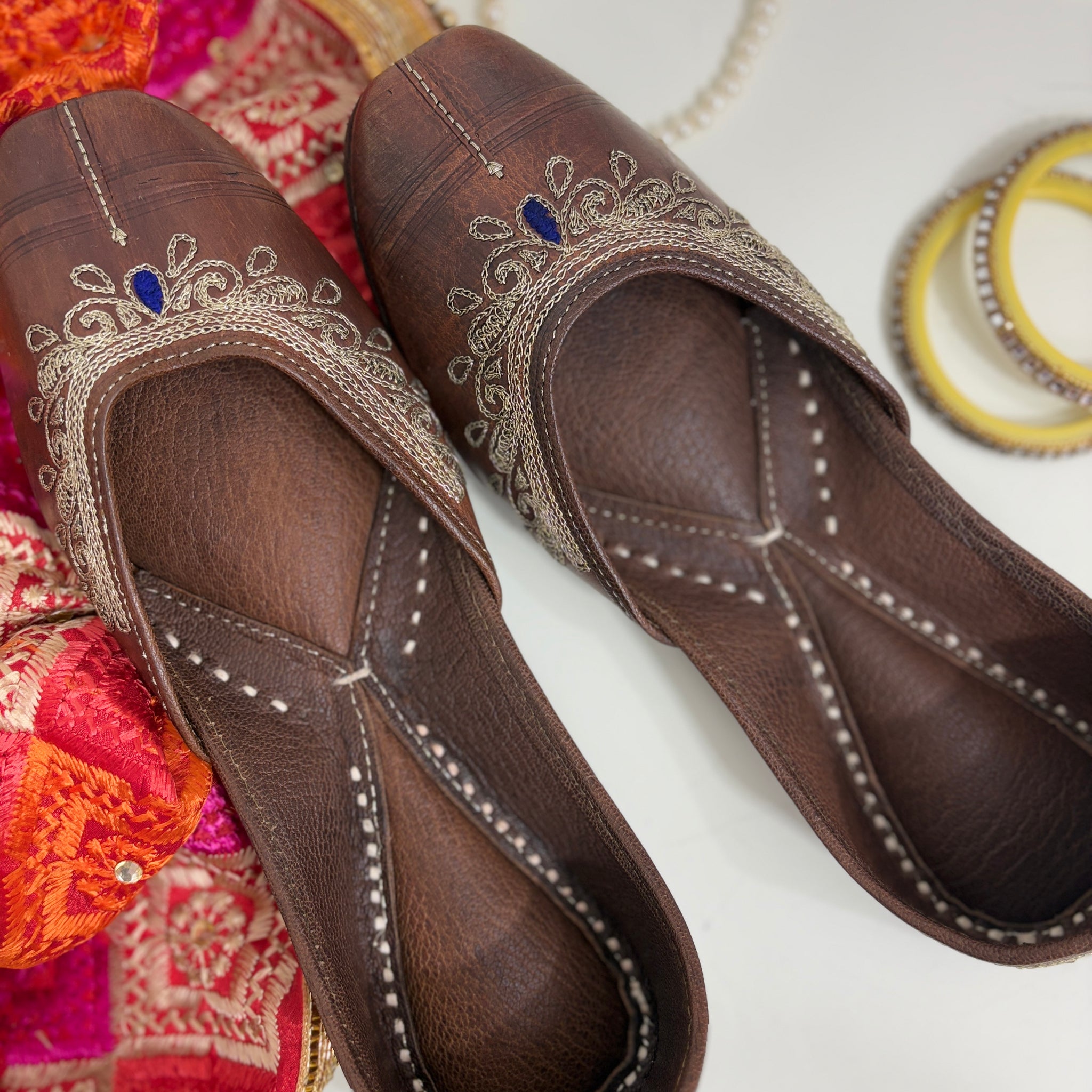 Classic Brown Elegance: Handcrafted Leather Juttis