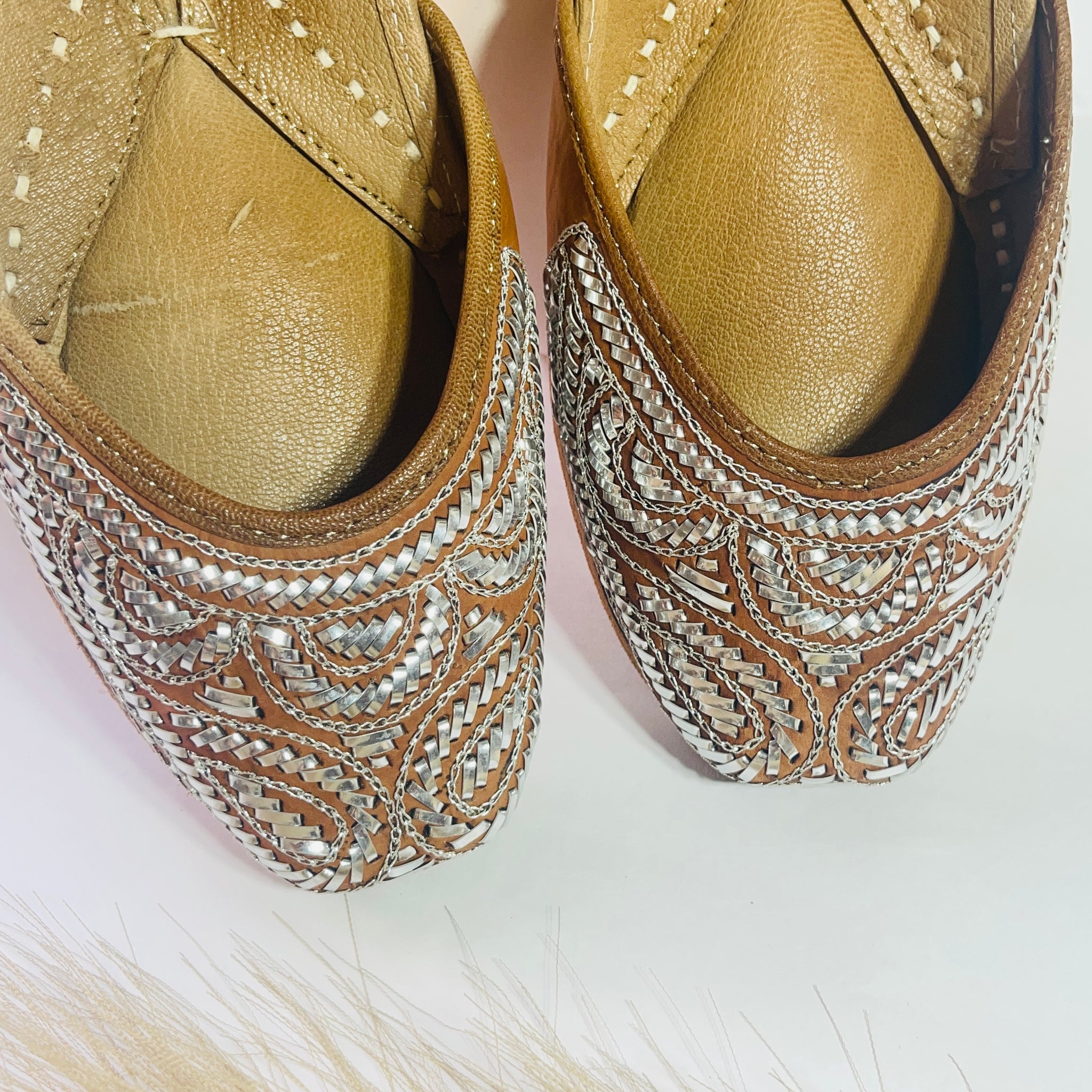 Handcrafted Mukaish Work Juttis