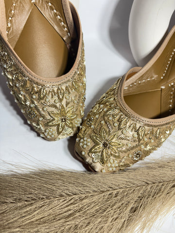 Golden Bloom Jutti ~ Radiate Royalty in Every Step