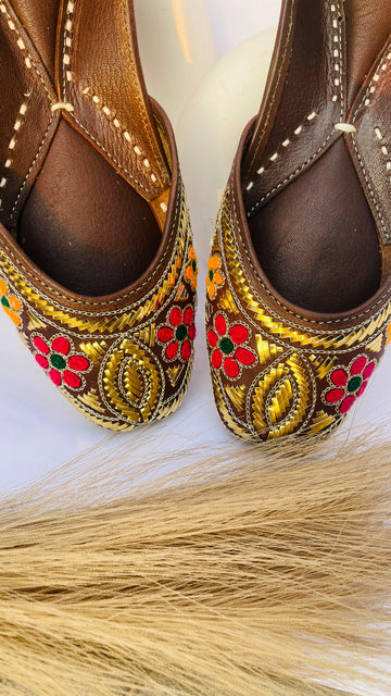 Gulmohar Gold Mukaish Jutti