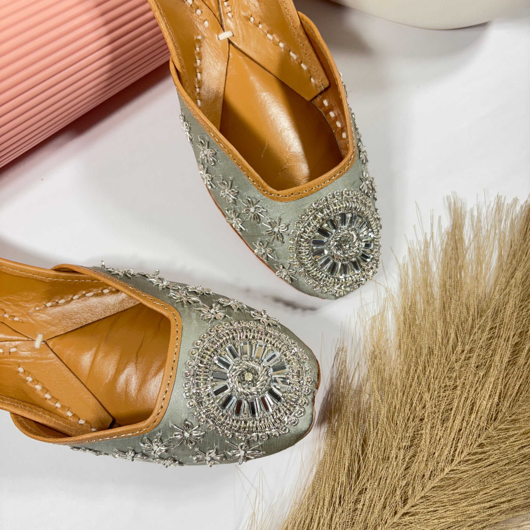 Glimmer Grey: Mirror Charm Jutti
