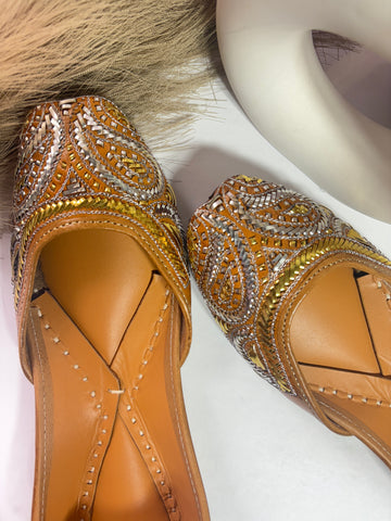 Mehfil Muse ~ Gold Silver Mukaish Jutti